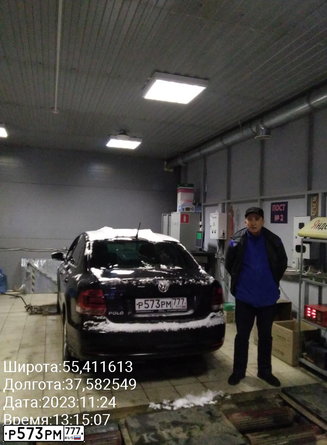 Фото автомобиля VOLKSWAGEN POLO, 2015 — госномер Е628УТ790. Цвет: ЧЕРНЫЙ