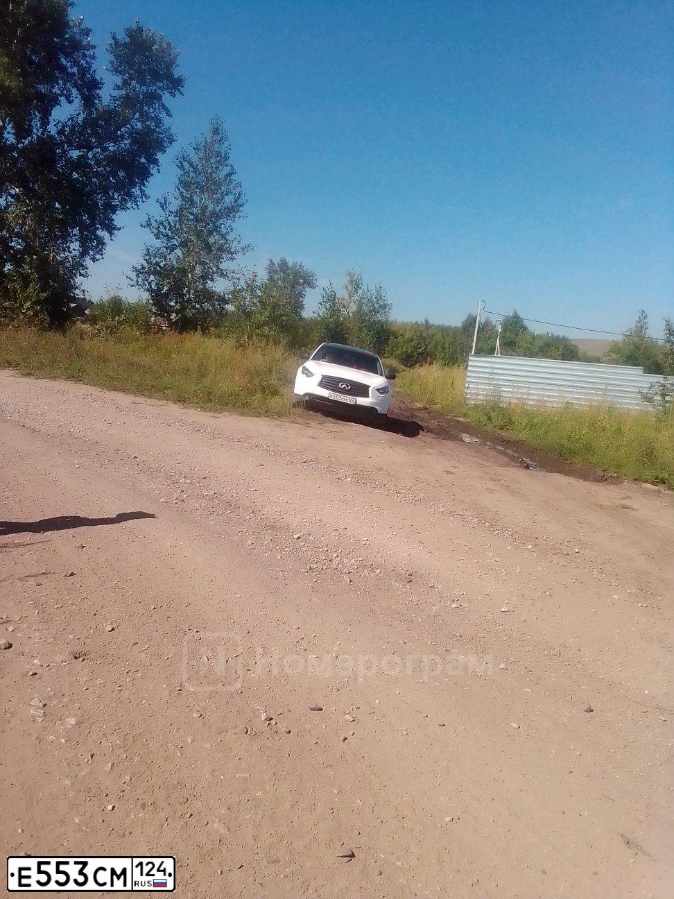 Фото автомобиля INFINITI QX70 /FX/, 2012 — госномер С777НЕ34. Цвет: Белый