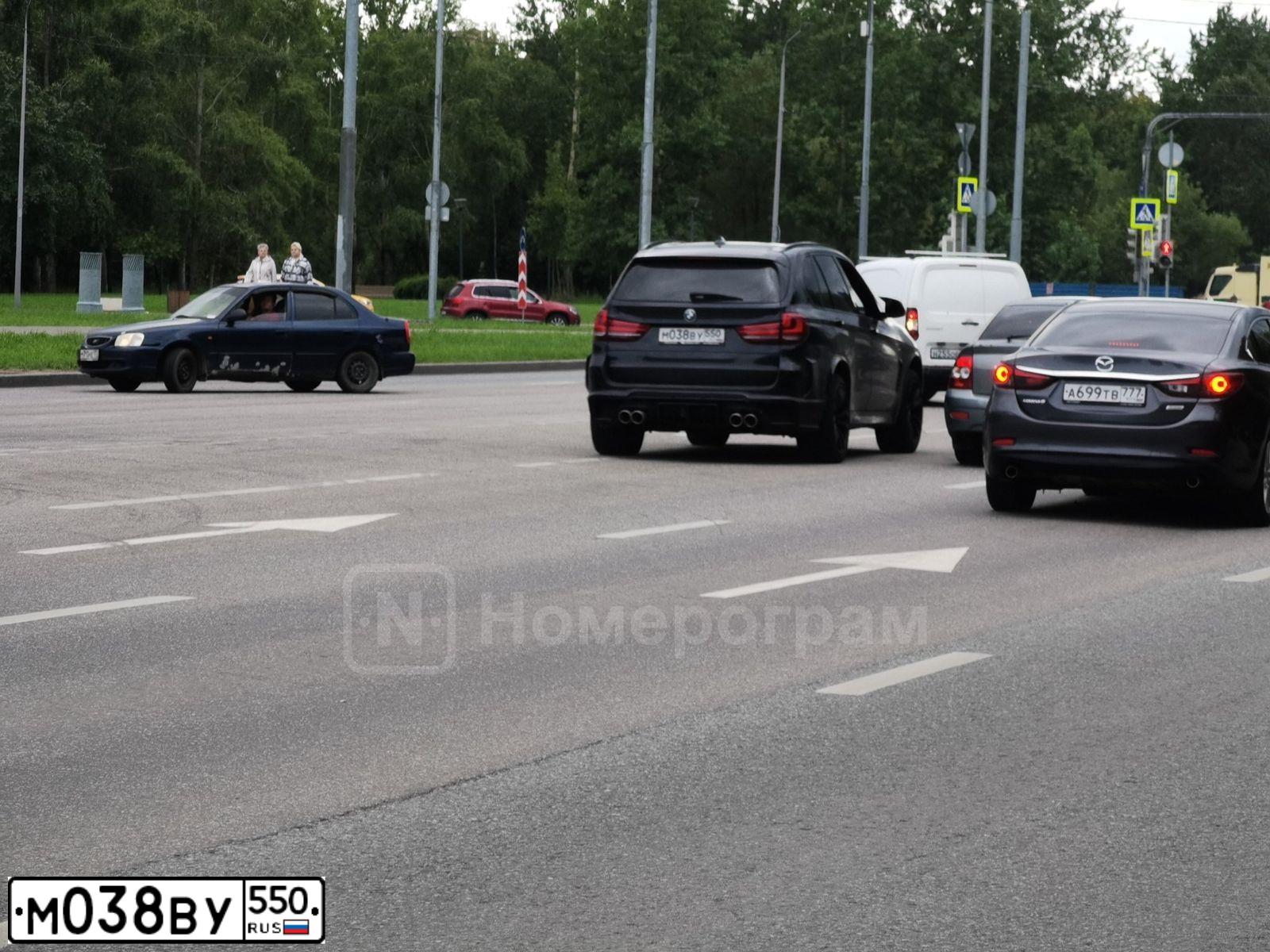 Фото автомобиля BMW X5, 2017 — госномер М038ВУ550. Цвет: ЧЕРНЫЙ