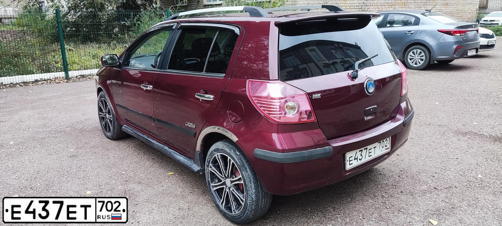 Фото автомобиля GEELY Y MK CROSS, 2012 — госномер К656ТК702. Цвет: ТЕМНО-ВИШНЕВЫЙ