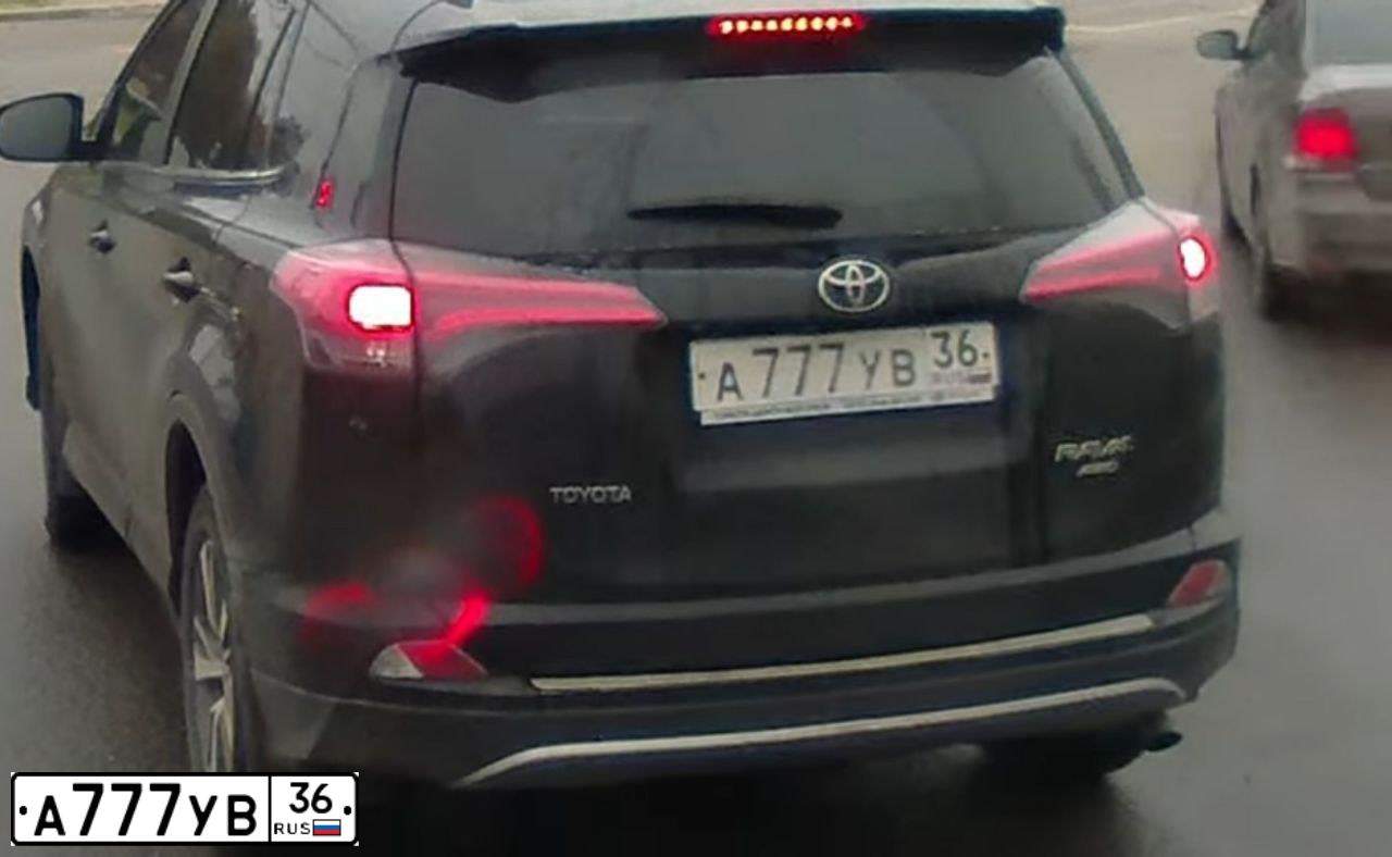 Фото автомобиля TOYOTA RAV4, 2007 — госномер М517ММ36. Цвет: Серебристый