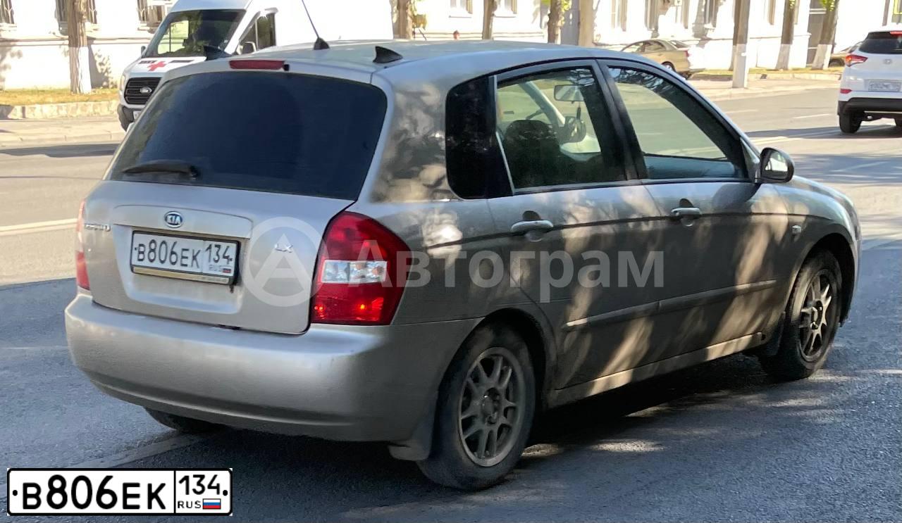 Фото автомобиля KIA CERATO, 2004 — госномер В806ЕК134. Цвет: СВЕТЛО БЕЖЕВЫЙ