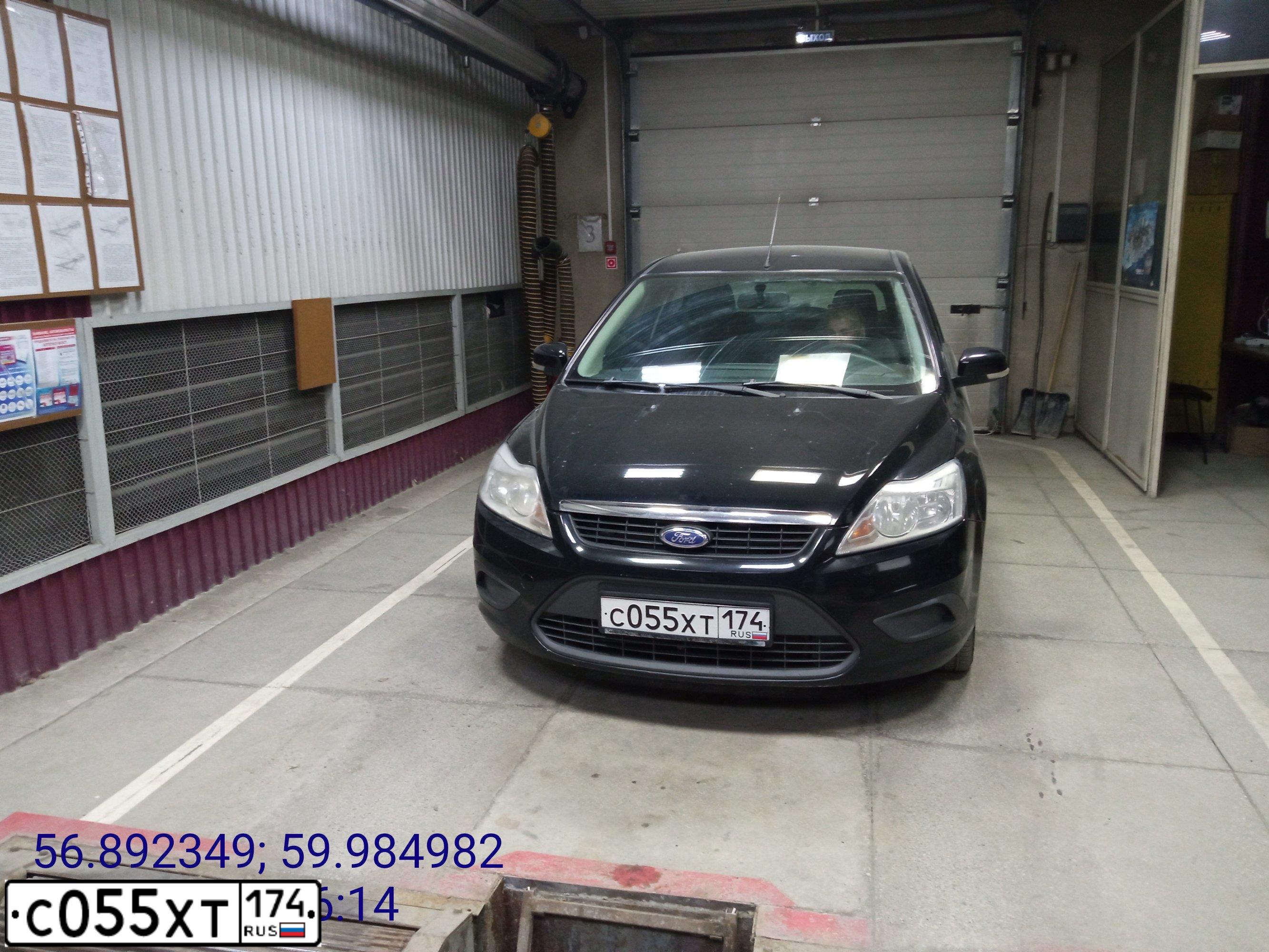 Фото автомобиля FORD FOCUS, 2009 — госномер Р132ВУ196. Цвет: ЧЕРНЫЙ