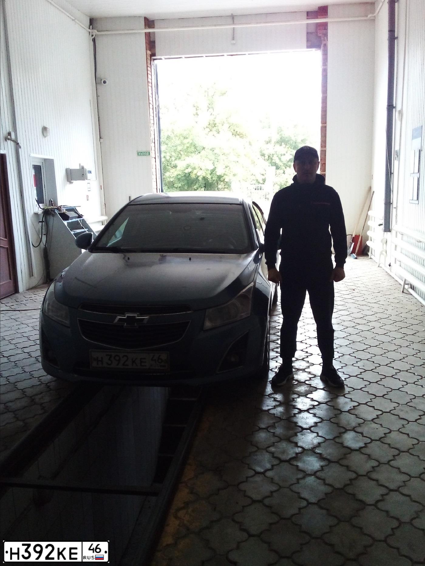 Фото автомобиля CHEVROLET CRUZE, 2013 — госномер Н392КЕ46. Цвет: СИНИЙ МЕТАЛЛИК