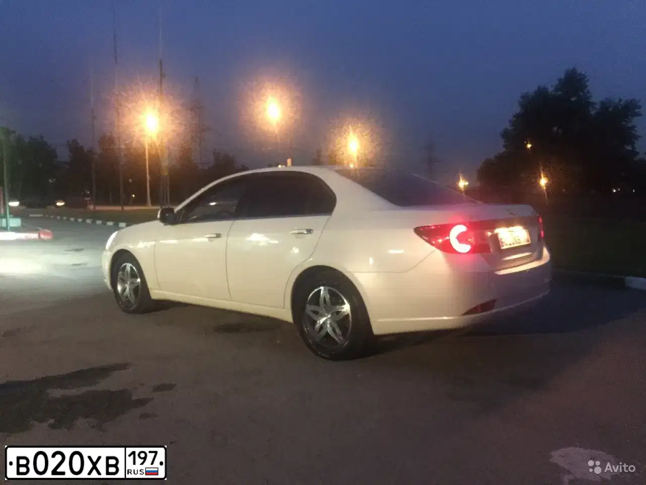 Фото автомобиля CHEVROLET EPICA, 2011 — госномер Р757ВМ40. Цвет: Белый