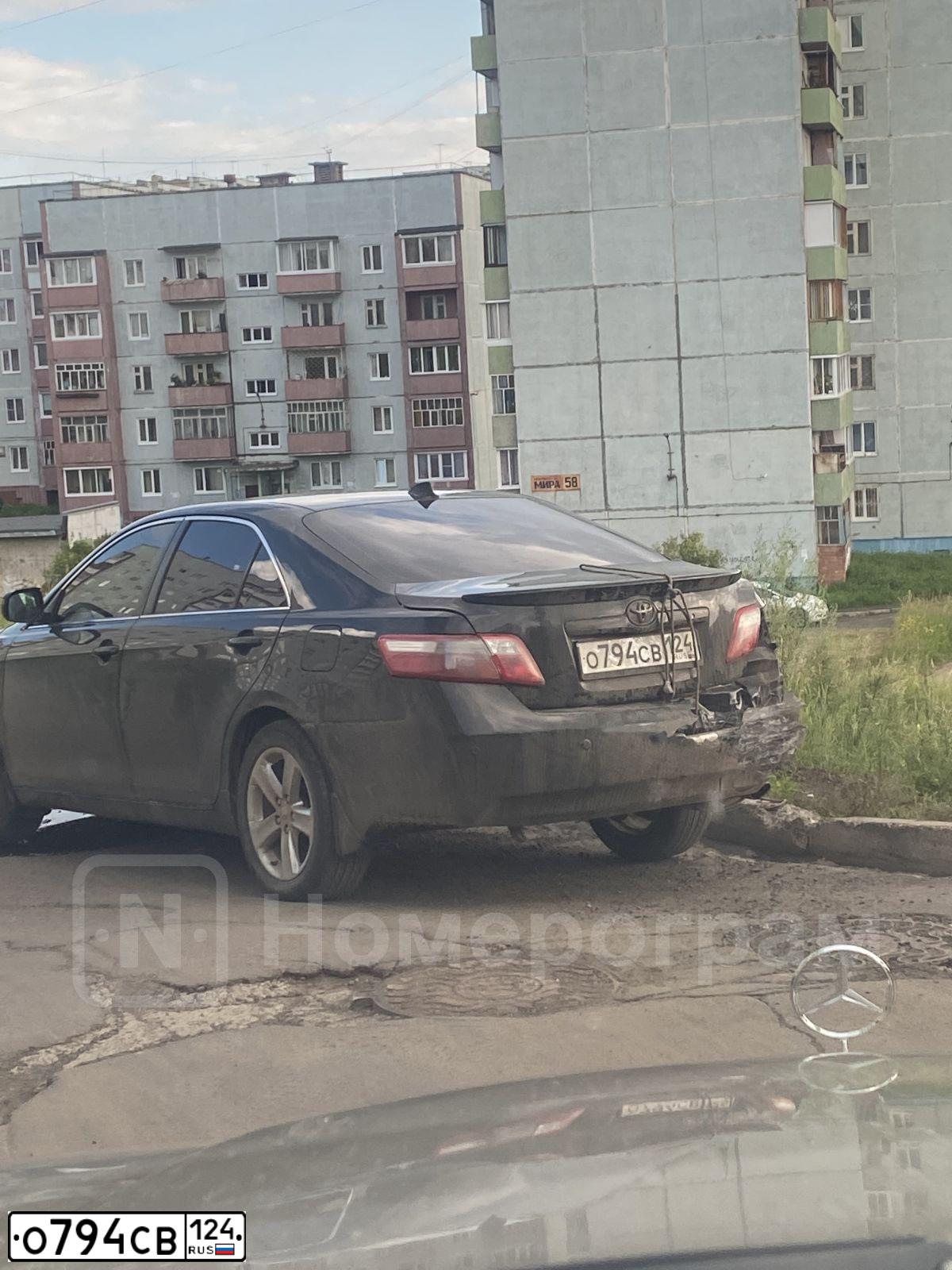 Фото автомобиля TOYOTA CAMRY, 2007 — госномер О737КК138. Цвет: ЧЕРНЫЙ