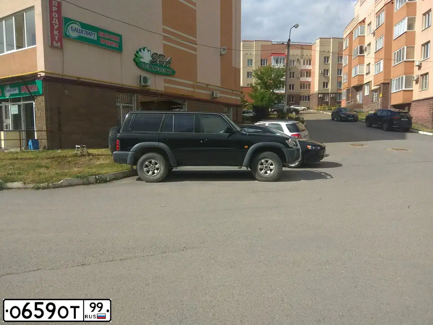 Фото автомобиля NISSAN PATROL, 2000 — госномер О659ОТ99. Цвет: ЧЕРНЫЙ