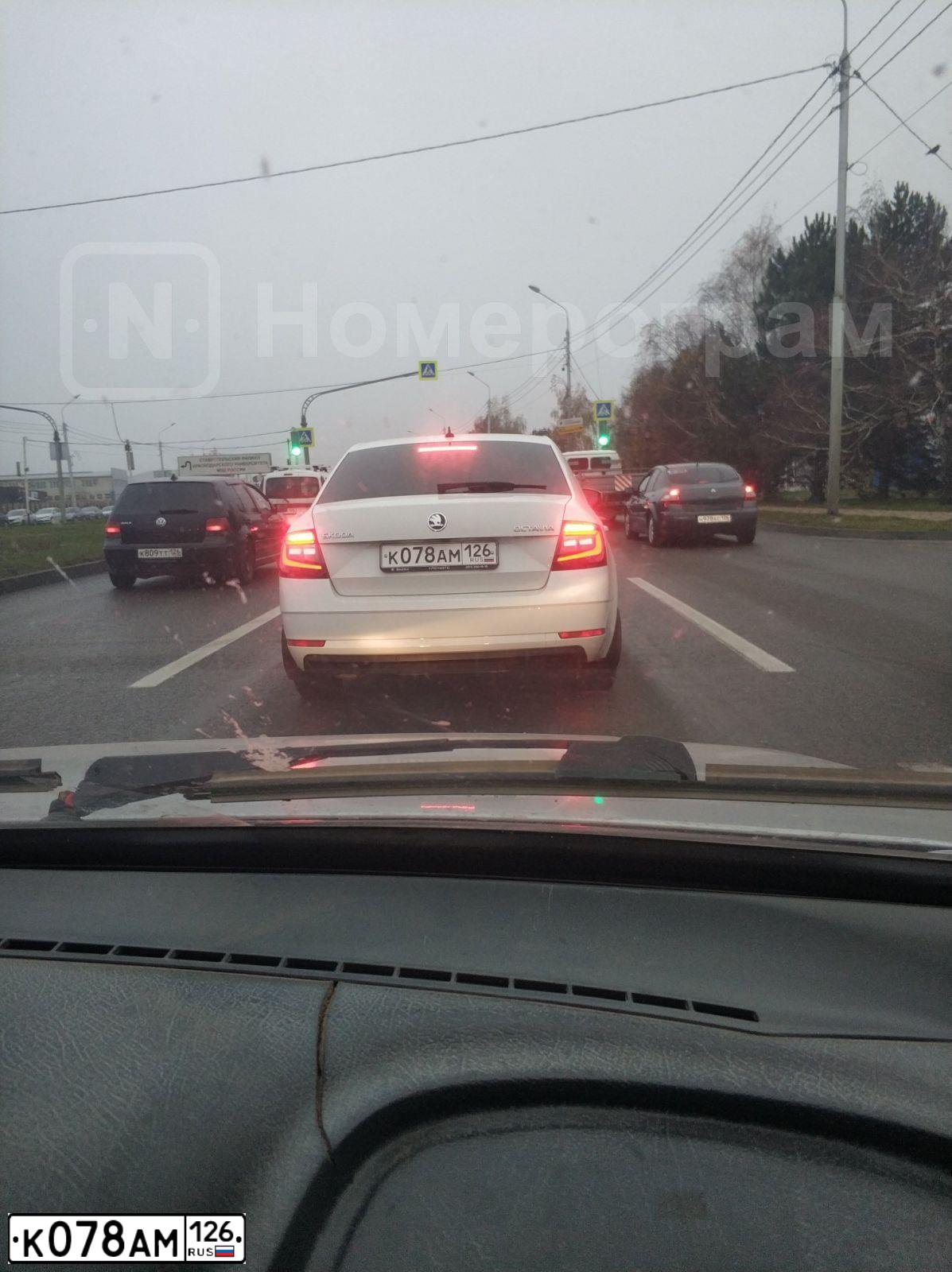 Фото автомобиля SKODA OCTAVIA, 2020 — госномер К078АМ126. Цвет: Белый