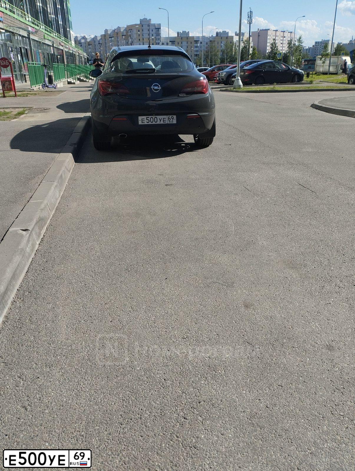 Фото автомобиля OPEL ASTRA, 2012 — госномер Е500УЕ69. Цвет: ЧЕРНЫЙ