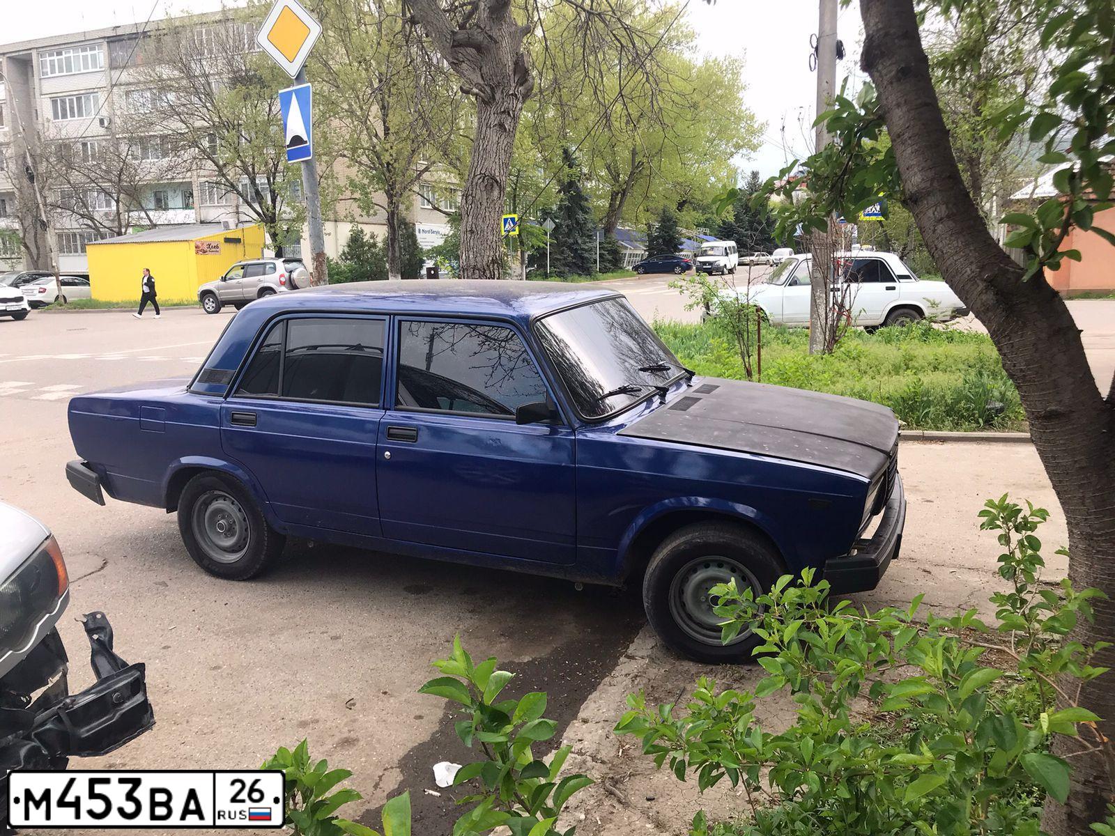 Фото автомобиля LADA 2107, 2007 — госномер Р040МЕ126. Цвет: Темно-синий