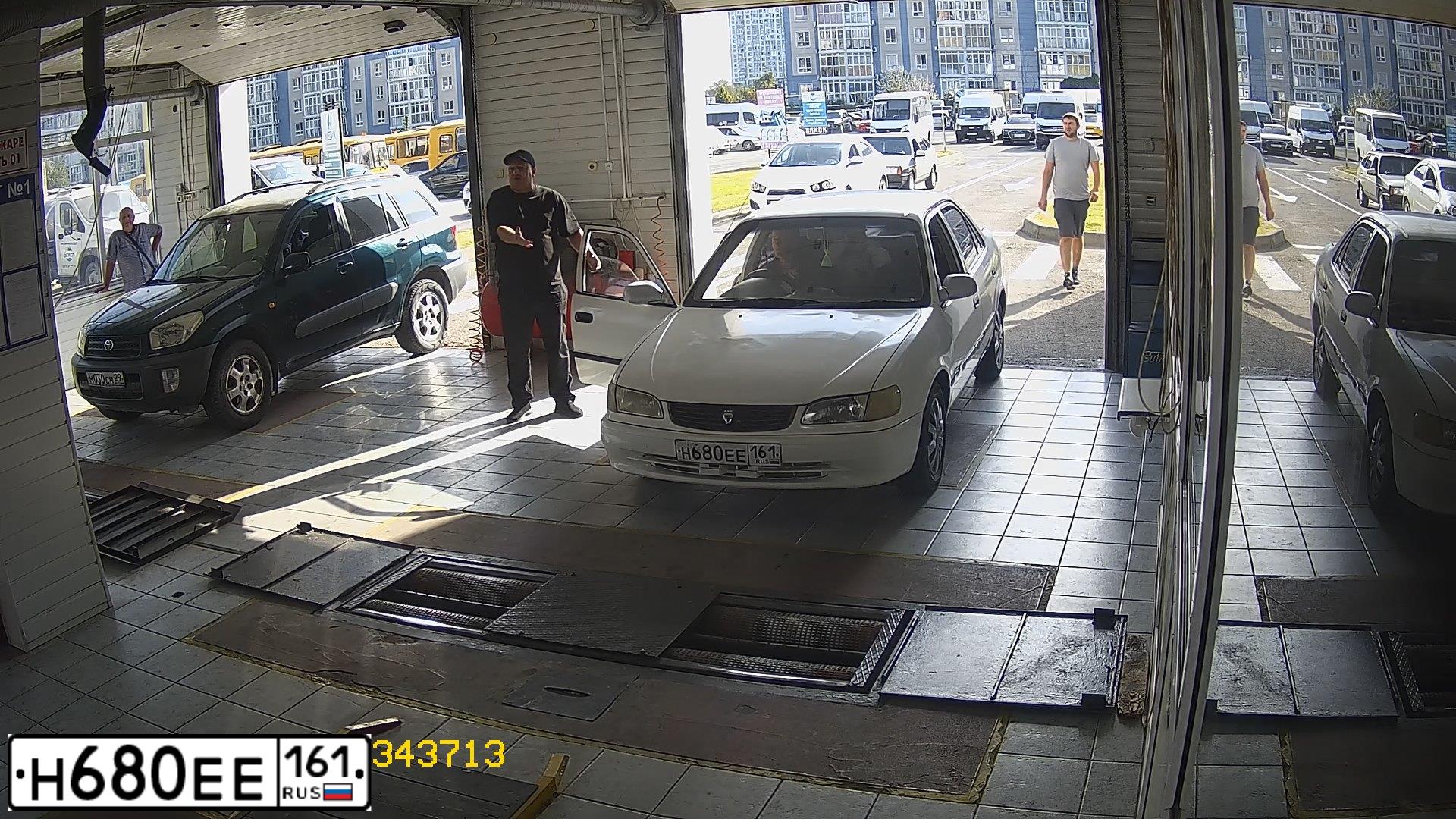 Фото автомобиля TOYOTA COROLLA, 1998 — госномер Н680ЕЕ161