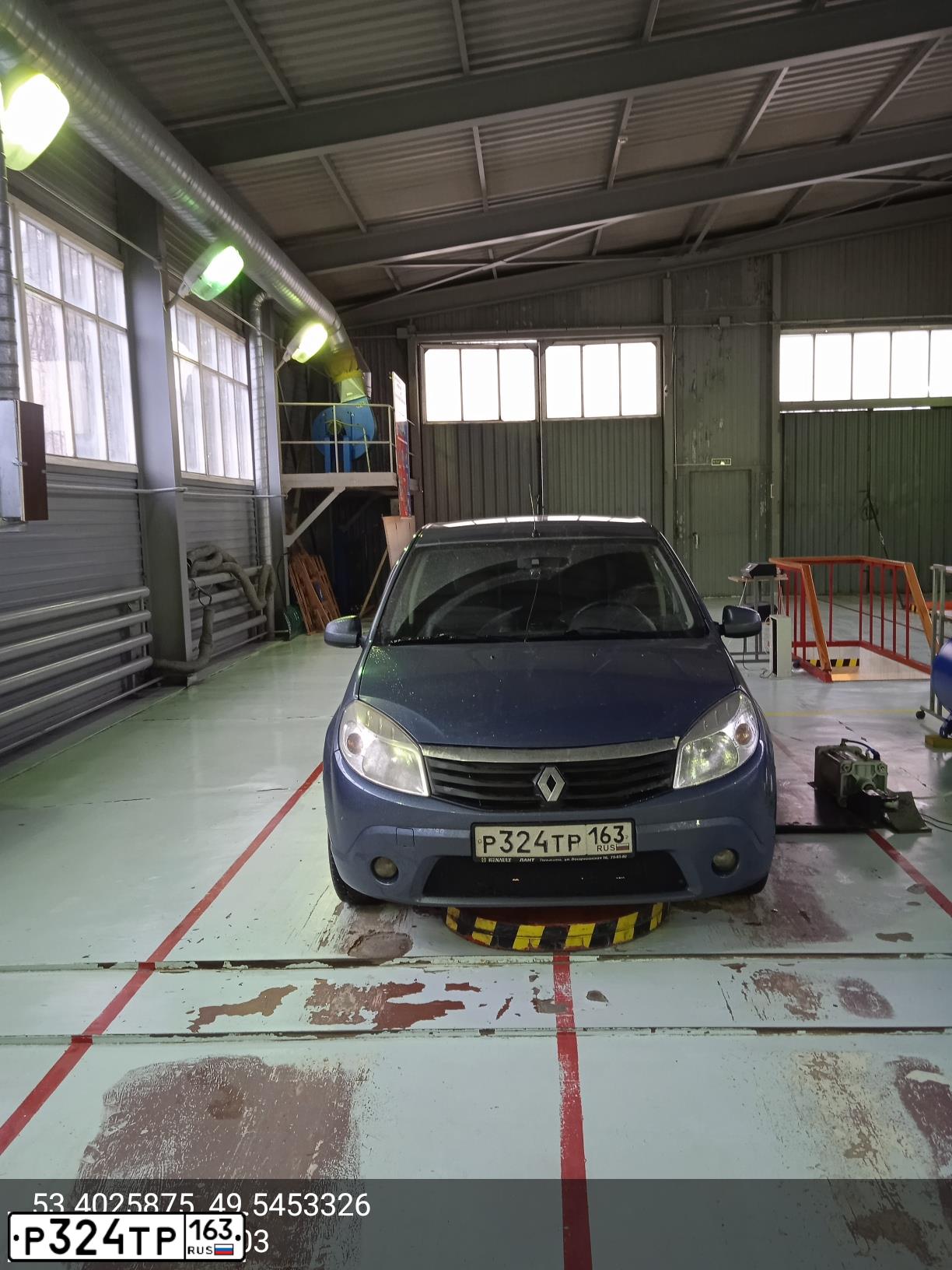 Фото автомобиля RENAULT SANDERO, 2012 — госномер Р324ТР163. Цвет: СИНИЙ