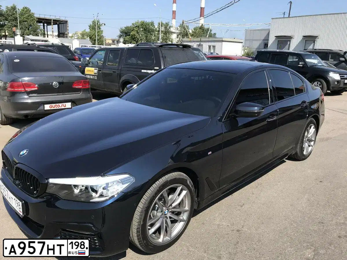 Фото автомобиля BMW SERIE 5, 2018 — госномер Е985КН716. Цвет: ЧЕРНЫЙ