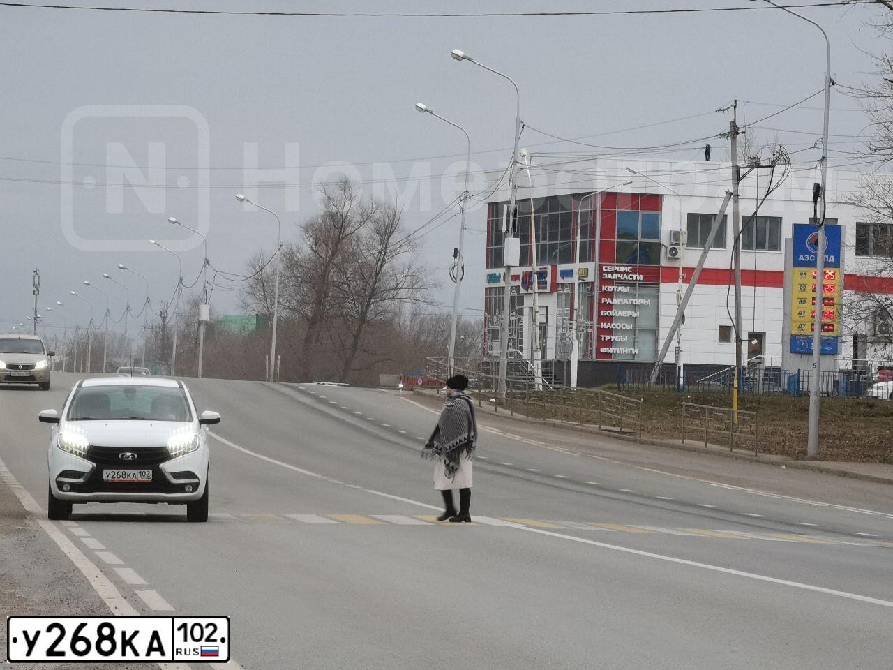 Фото автомобиля LADA XRAY, 2017 — госномер К229АА702. Цвет: Белый