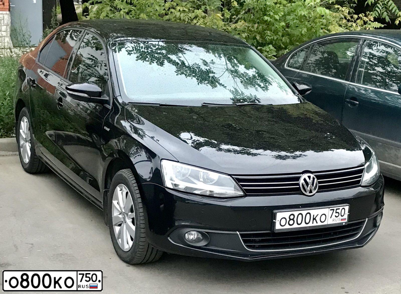 Фото автомобиля VOLKSWAGEN JETTA, 2013 — госномер О800КО750. Цвет: ЧЕРНЫЙ
