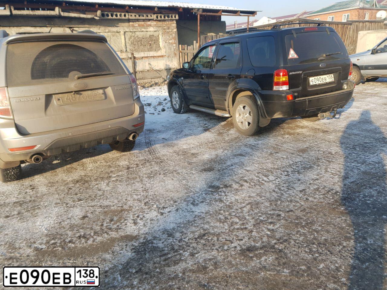 Фото автомобиля FORD MAVERICK, 2006 — госномер Е090ЕВ138. Цвет: ЧЕРНЫЙ