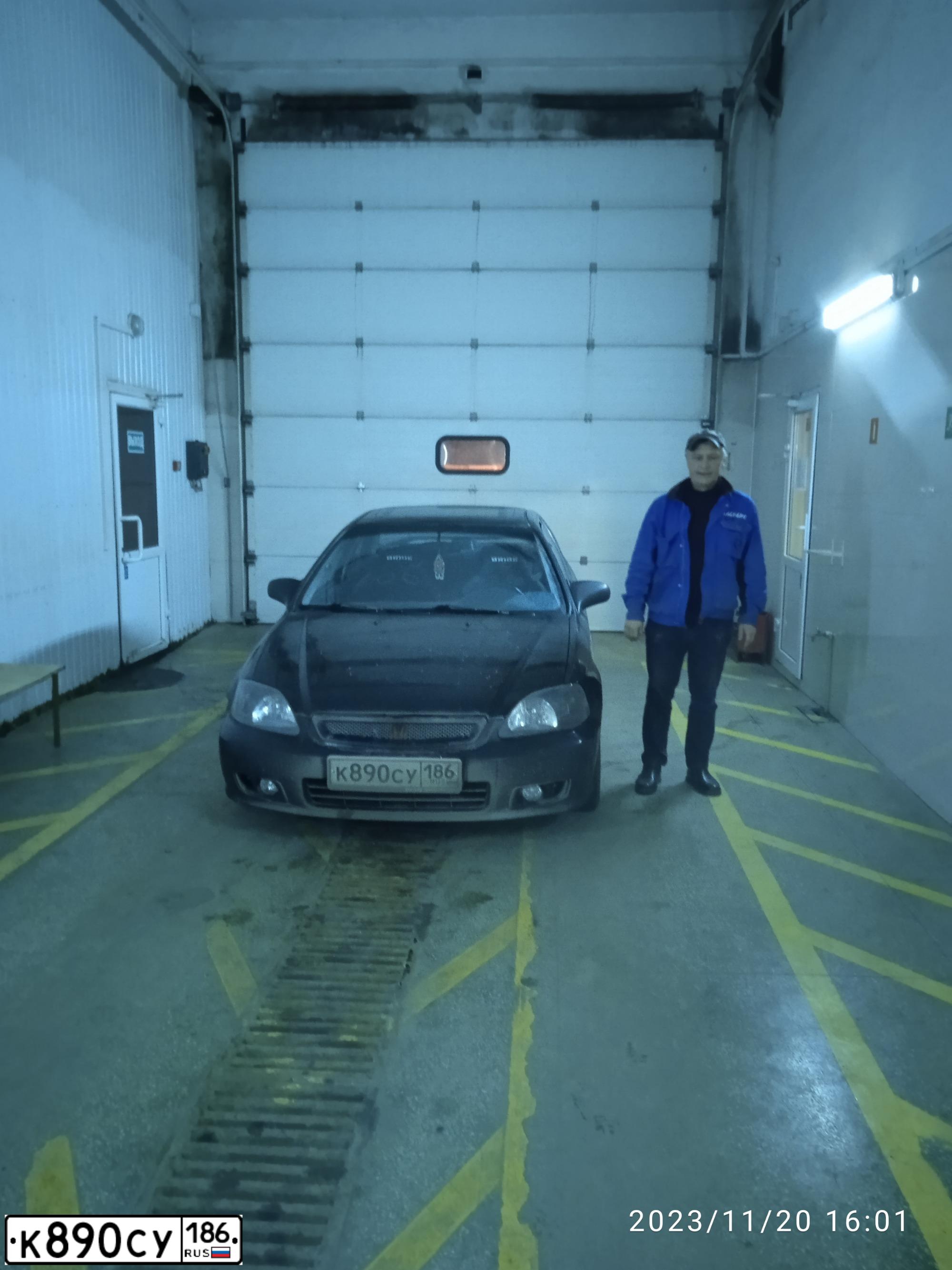 Фото автомобиля HONDA CIVIC, 2000 — госномер В729УК43. Цвет: ЧЕРНЫЙ