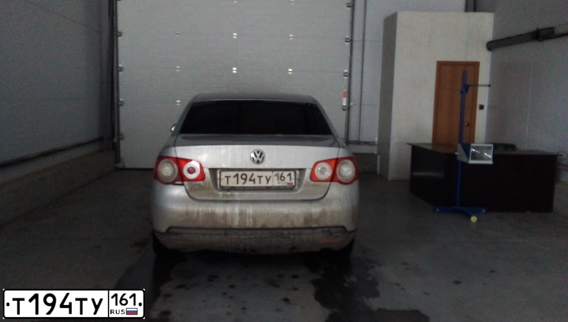 Фото автомобиля VOLKSWAGEN JETTA, 2010 — госномер А291ММ99. Цвет: Серебристый
