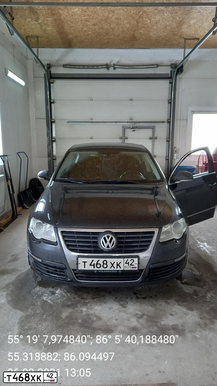 Фото автомобиля VOLKSWAGEN PASSAT, 2006 — госномер Т468ХК42. Цвет: ЧЕРНЫЙ