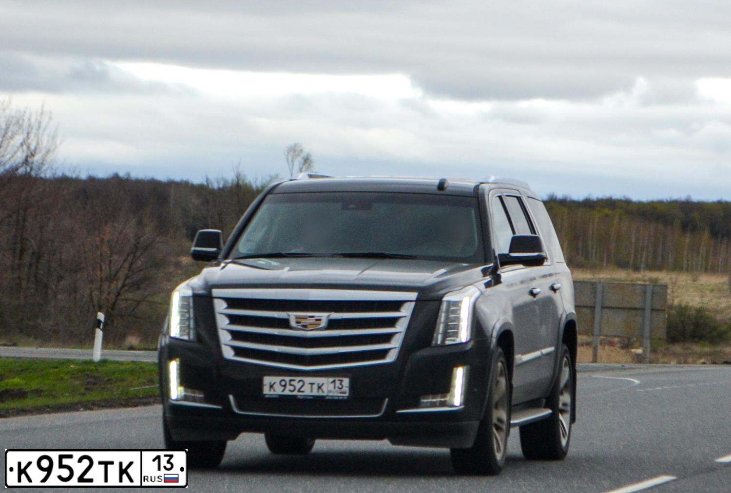 Фото автомобиля CADILLAC ESCALADE, 2018 — госномер К952ТК13. Цвет: ЧЕРНЫЙ