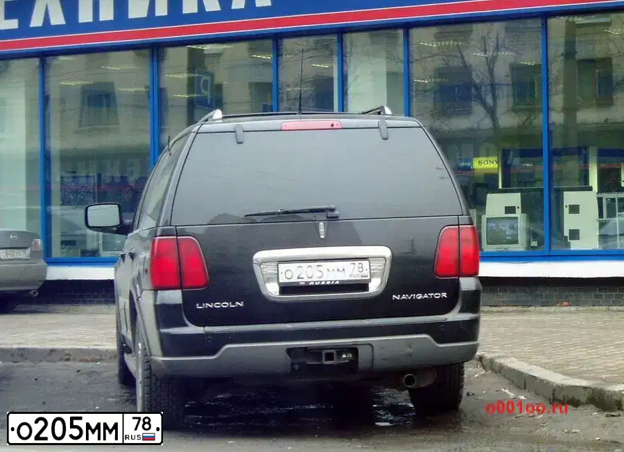 Фото автомобиля TOYOTA CAMRY, 2011 — госномер О205ММ78. Цвет: Темно-серый металлик