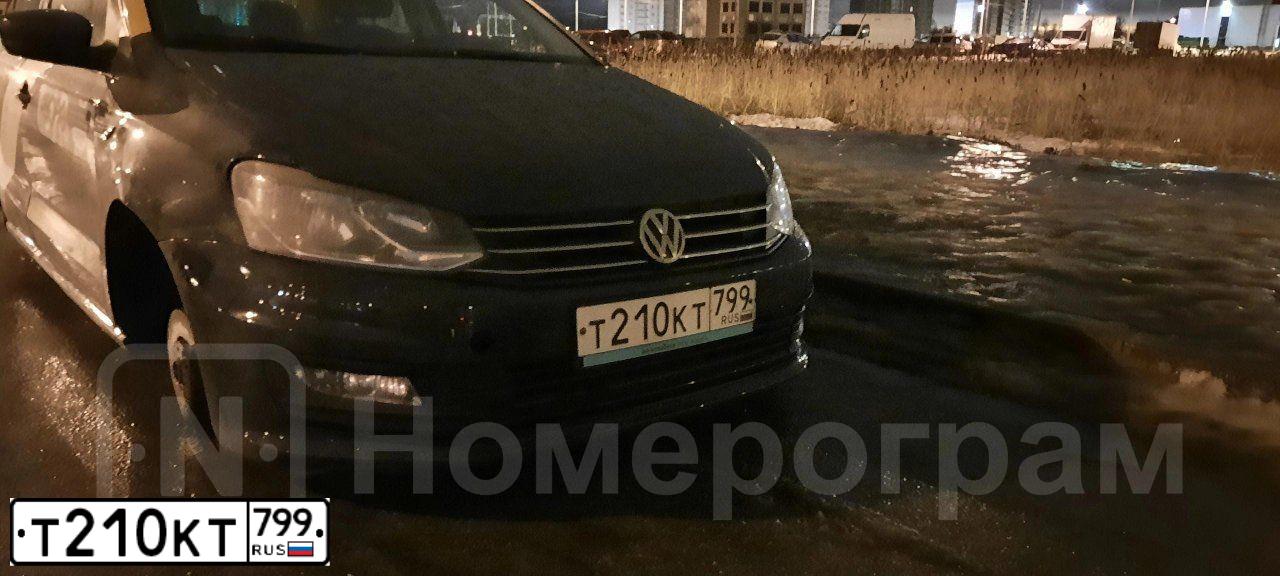 Фото автомобиля VOLKSWAGEN POLO, 2018 — госномер Т210КТ799. Цвет: СЕРО-ОРАНЖЕВЫЙ