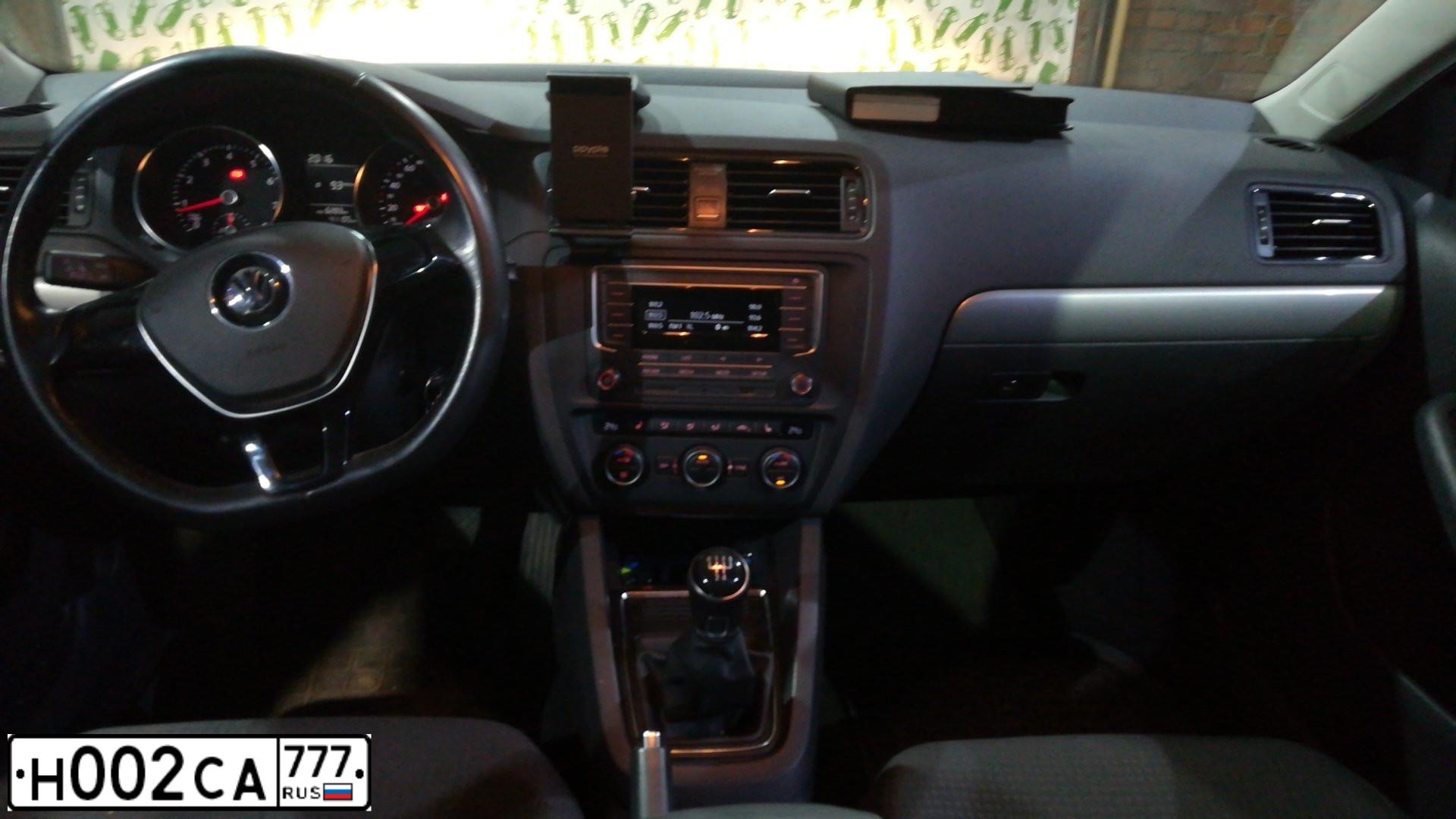 Фото автомобиля VOLKSWAGEN JETTA, 2016 — госномер Н622ЕВ977