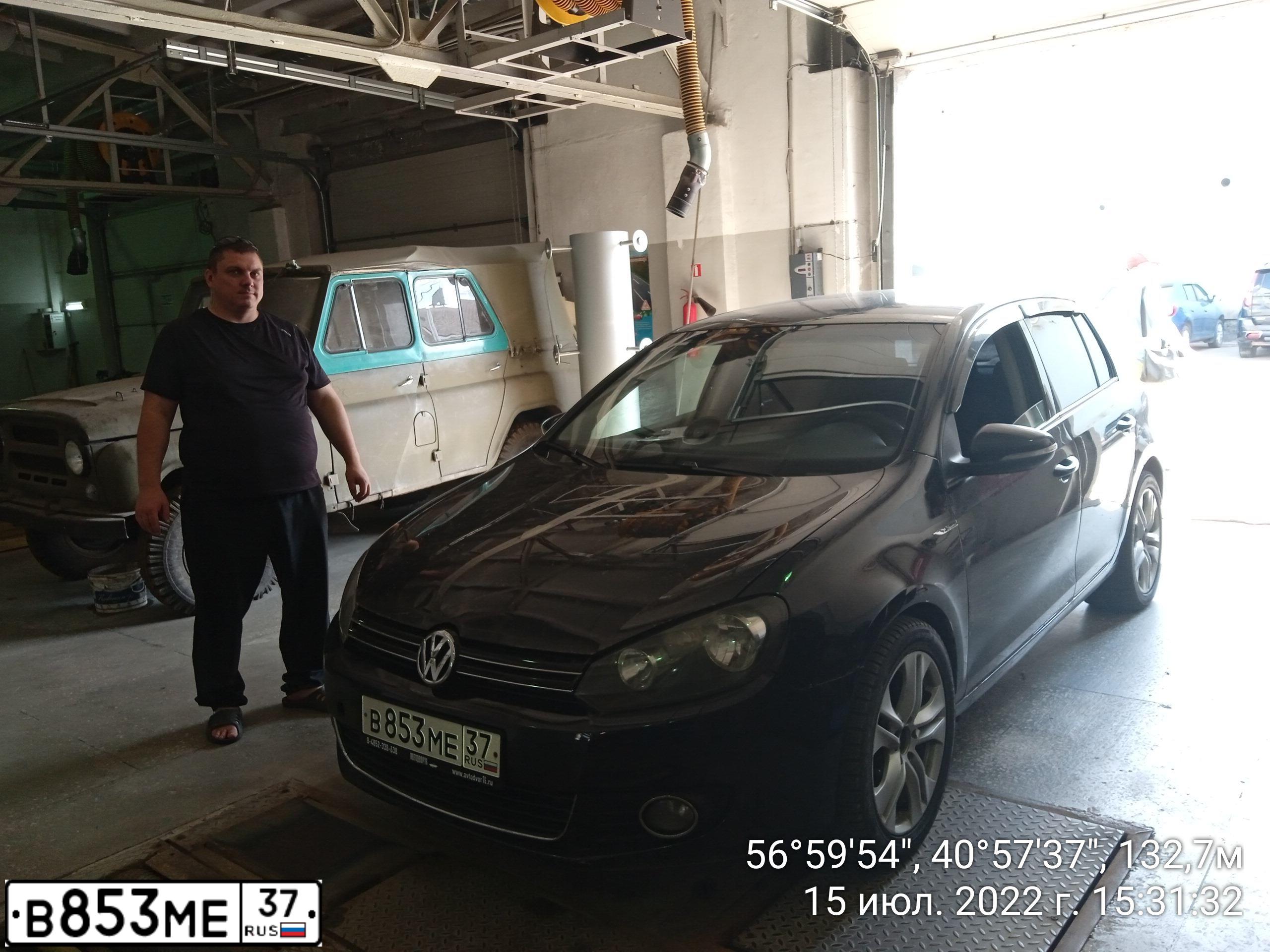 Фото автомобиля VOLKSWAGEN GOLF, 2009 — госномер В900ТЕ37. Цвет: ЧЕРНЫЙ