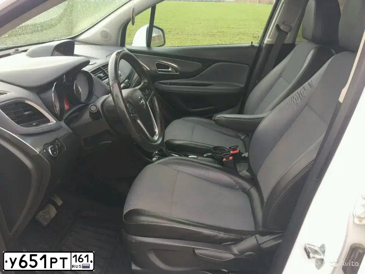 Фото автомобиля OPEL MOKKA, 2013 — госномер Р739ТЕ123. Цвет: БЕЛЫЙ