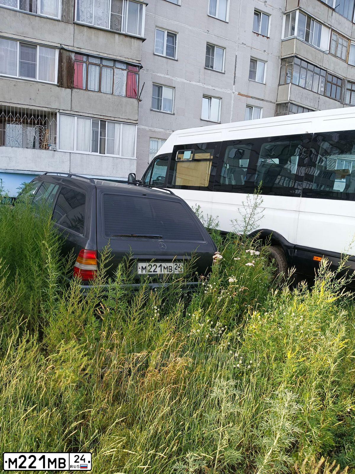 Фото автомобиля MERCEDES E-KLASSE, 1991 — госномер М221МВ24. Цвет: ЧЕРНЫЙ