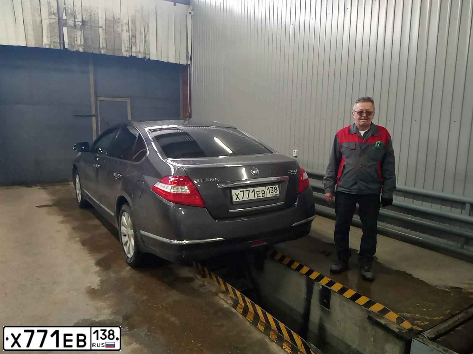 Фото автомобиля NISSAN TEANA, 2008 — госномер Х771ЕВ138. Цвет: СЕРО-СИРЕНЕВЫЙ