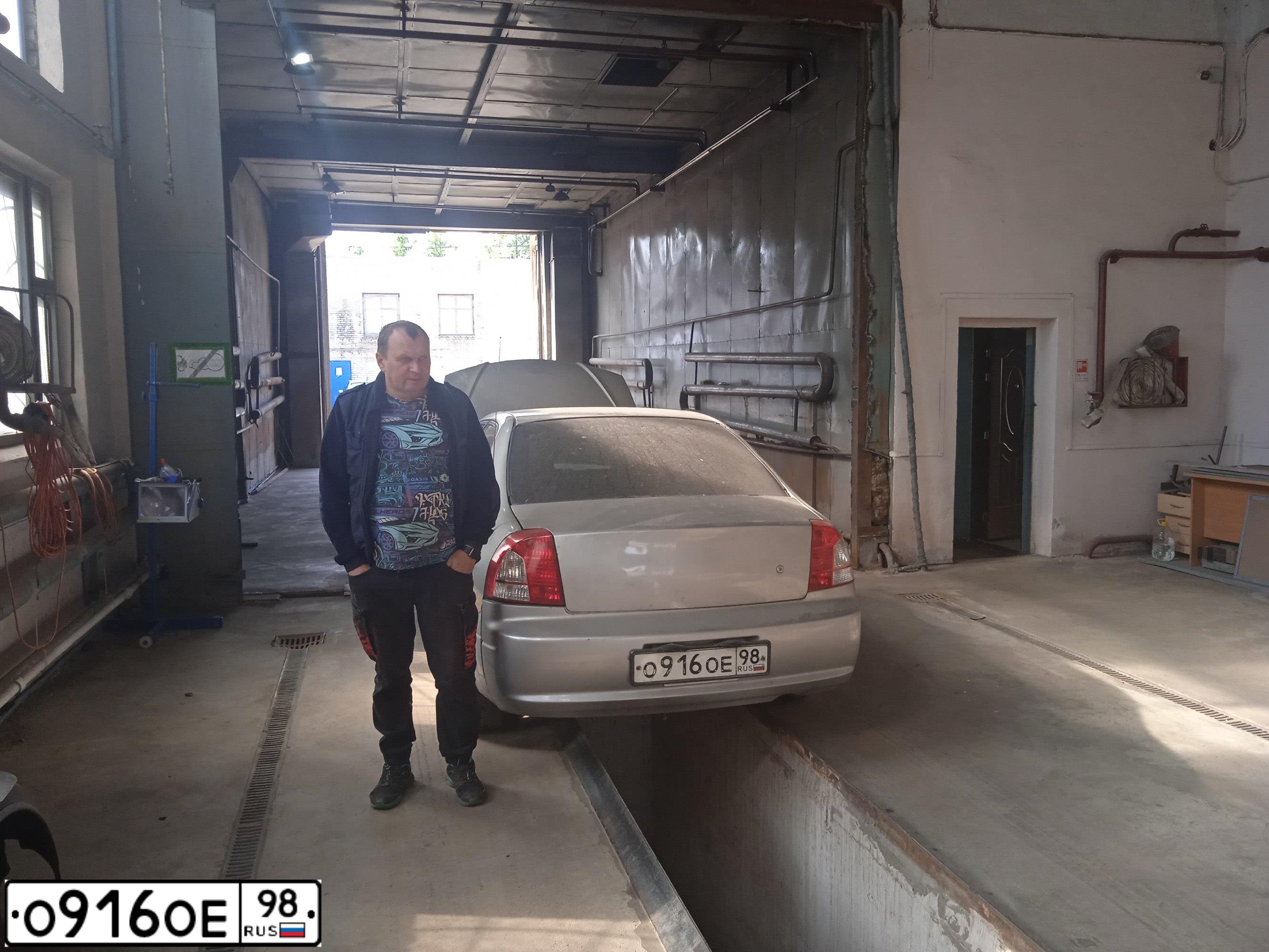 Фото автомобиля KIA SPECTRA, 2003 — госномер О916ОЕ98. Цвет: СЕРЫЙ