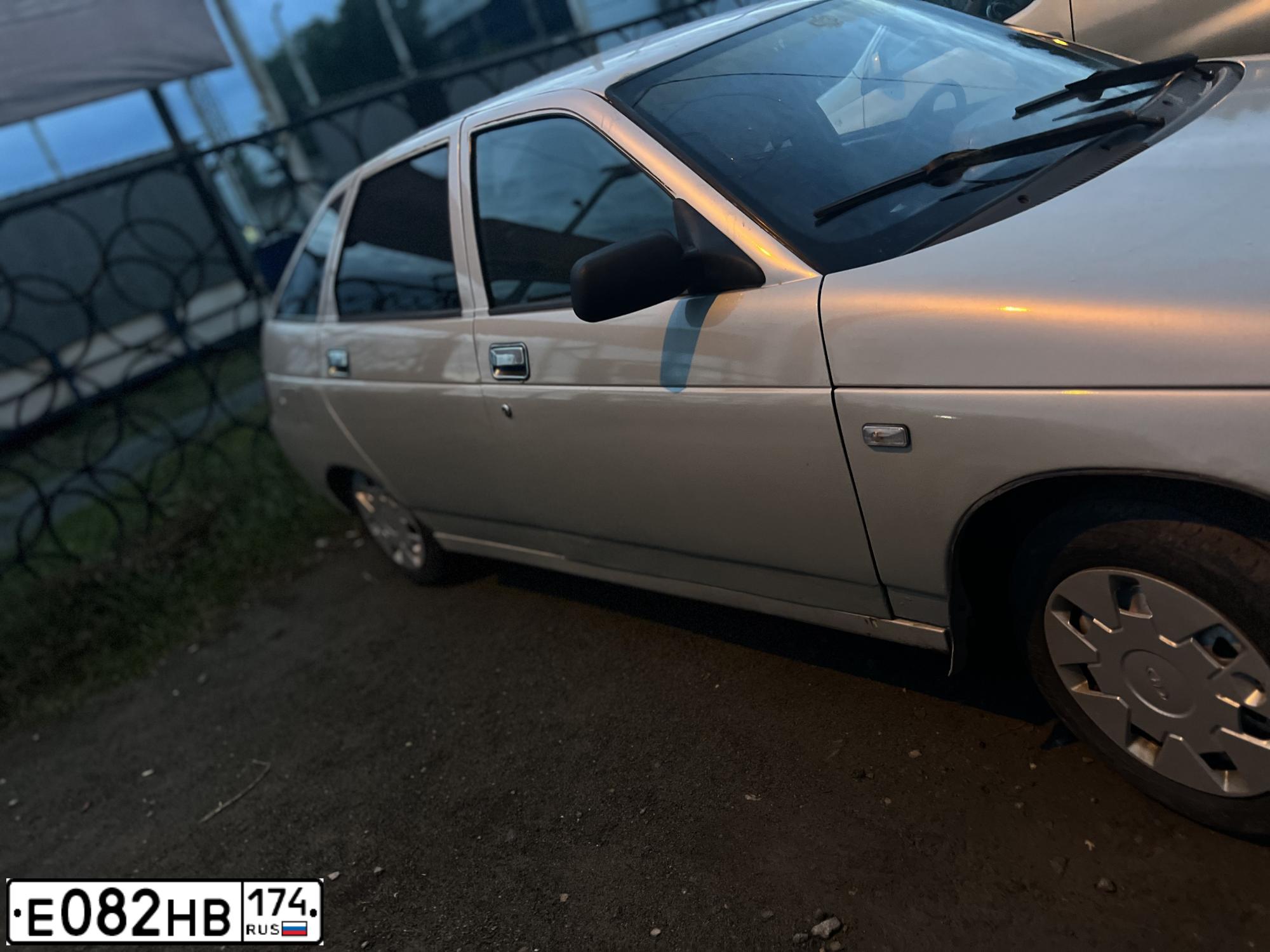 Фото автомобиля LADA 2112, 2004 — госномер А060КН774. Цвет: МОЛОЧНО-БЕЛЫЙ СЕРЕБРИСТЫЙ