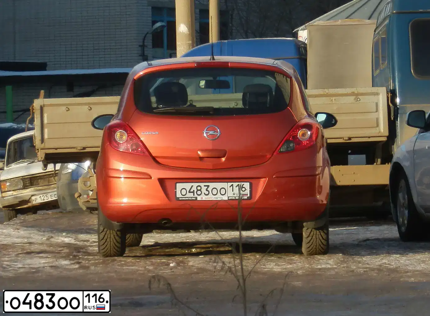Фото автомобиля OPEL CORSA, 2011 — госномер О483ОО116. Цвет: ОРАНЖЕВЫЙ