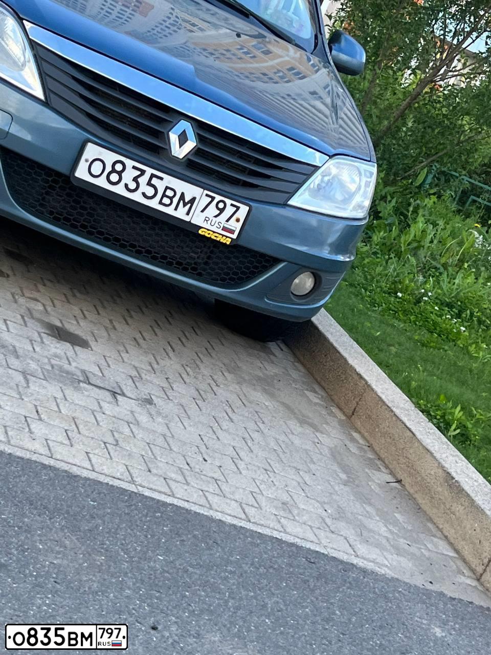 Фото автомобиля RENAULT LOGAN, 2010 — госномер О835ВМ797. Цвет: синий
