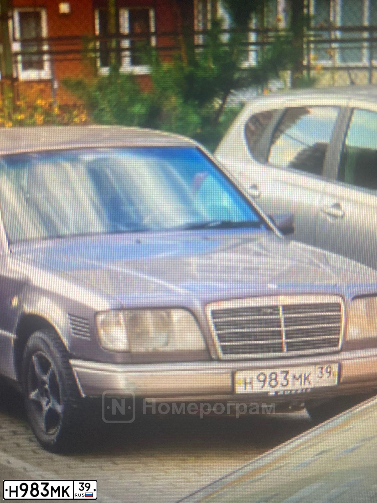 Фото автомобиля MERCEDES E-KLASSE, 1993 — госномер Н983МК39. Цвет: ФИОЛЕТОВЫЙ