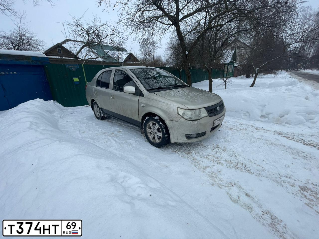 Фото автомобиля VOLKSWAGEN POLO, 2013 — госномер Е374РЕ69. Цвет: ЧЕРНЫЙ