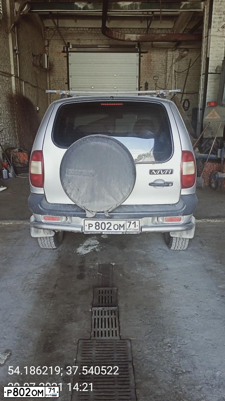 Фото автомобиля CHEVROLET NIVA, 2003 — госномер Р802ОМ71. Цвет: СВЕТЛО-СЕРЕБРИСТЫЙ МЕТАЛЛИК