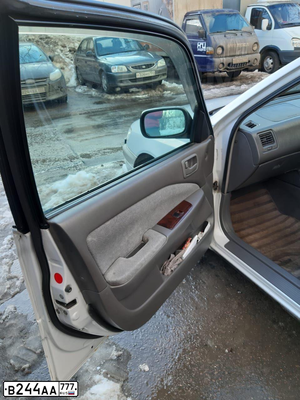 Фото автомобиля FORD FOCUS, 2013 — госномер Е661СР790. Цвет: ТЕМНО-СИНИЙ