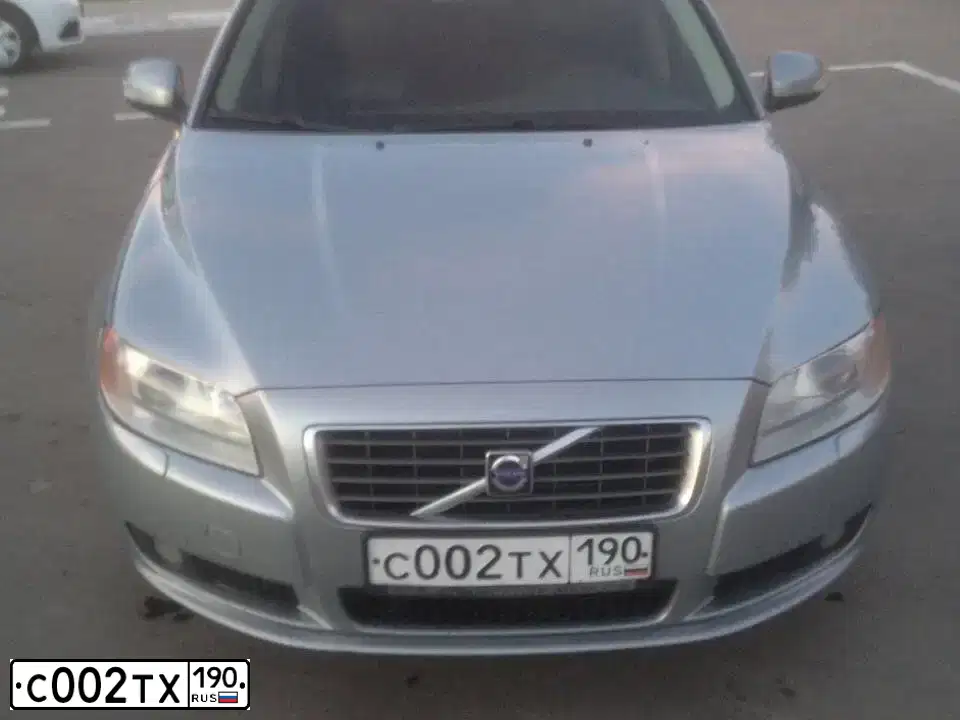 Фото автомобиля VOLVO S80, 2009 — госномер С002ТХ190. Цвет: СЕРЫЙ