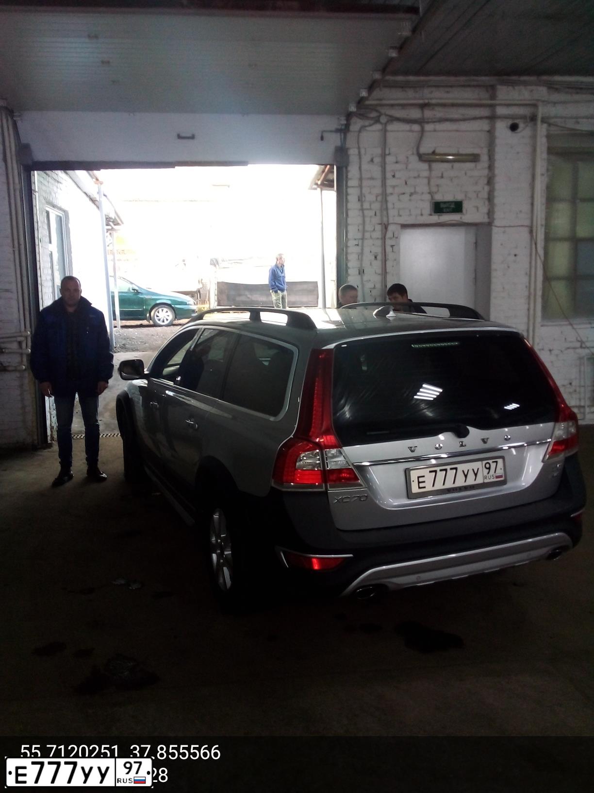 Фото автомобиля VOLVO XC70, 2013 — госномер М007ВА77. Цвет: СЕРЕБРИСТЫЙ