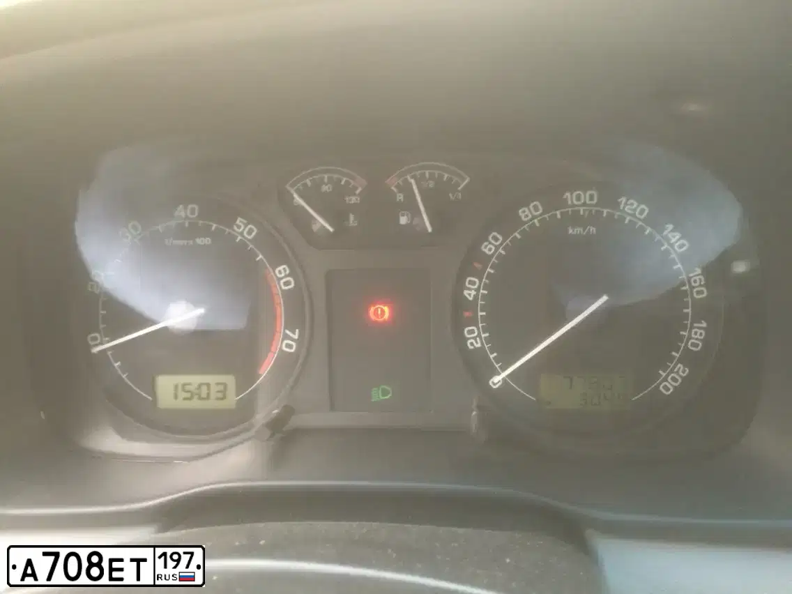 Фото автомобиля SKODA OCTAVIA, 2001 — госномер О311СС99. Цвет: СЕРЫЙ