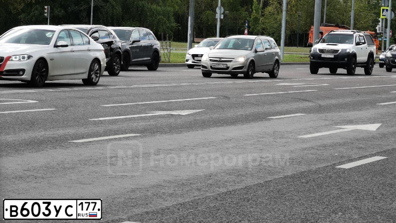 Фото автомобиля SUZUKI SWIFT, 2007 — госномер В603УС177. Цвет: ОРАНЖЕВЫЙ