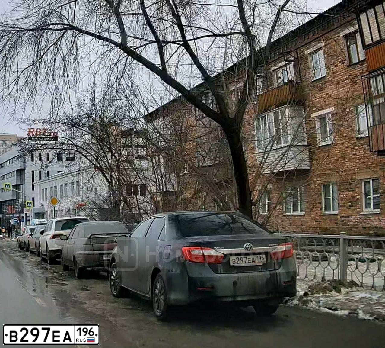 Фото автомобиля TOYOTA CAMRY, 2014 — госномер В297ЕА196. Цвет: ЧЕРНЫЙ
