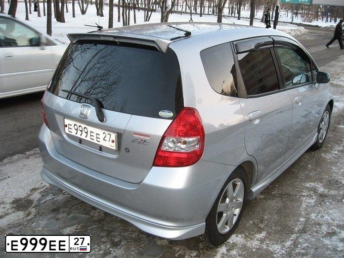 Фото автомобиля TOYOTA LANDCRUISER 200, 2010 — госномер Е999ЕЕ27. Цвет: ЗОЛОТИСТЫЙ