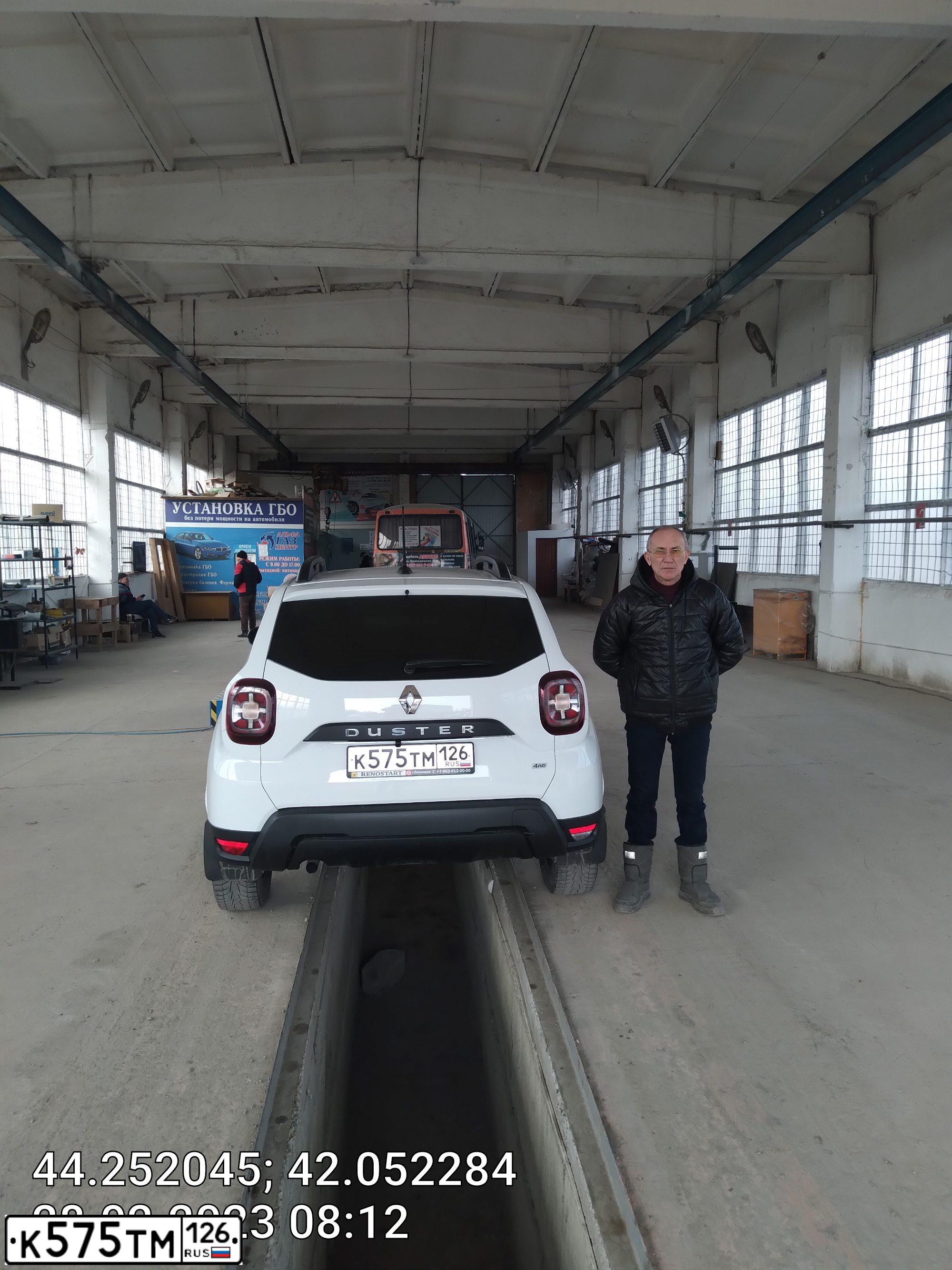 Фото автомобиля RENAULT DUSTER НSRDВ4, 2021 — госномер К575ТМ126. Цвет: Белый