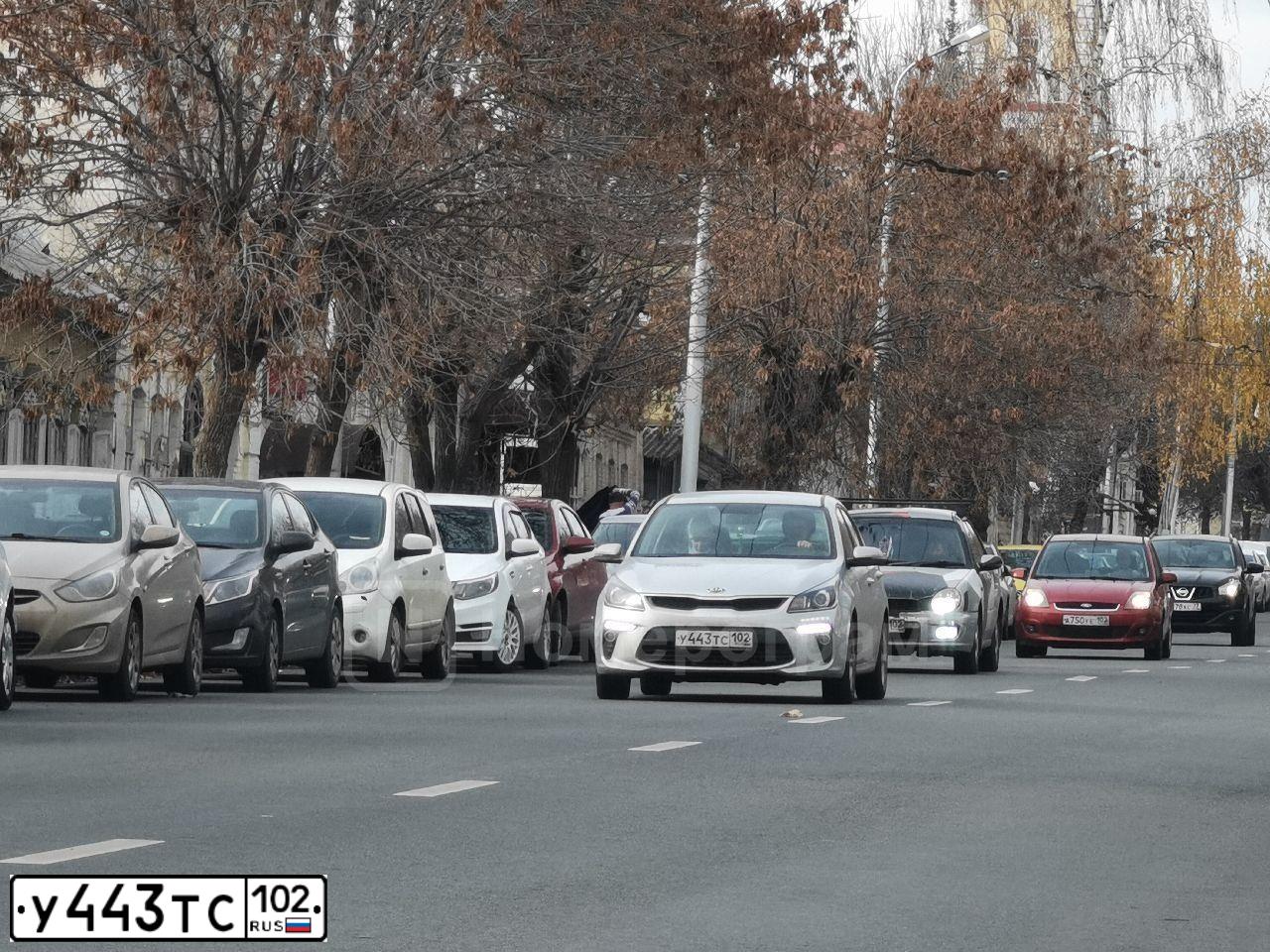 Фото автомобиля KIA RIO, 2017 — госномер У443ТС102. Цвет: Серебристый