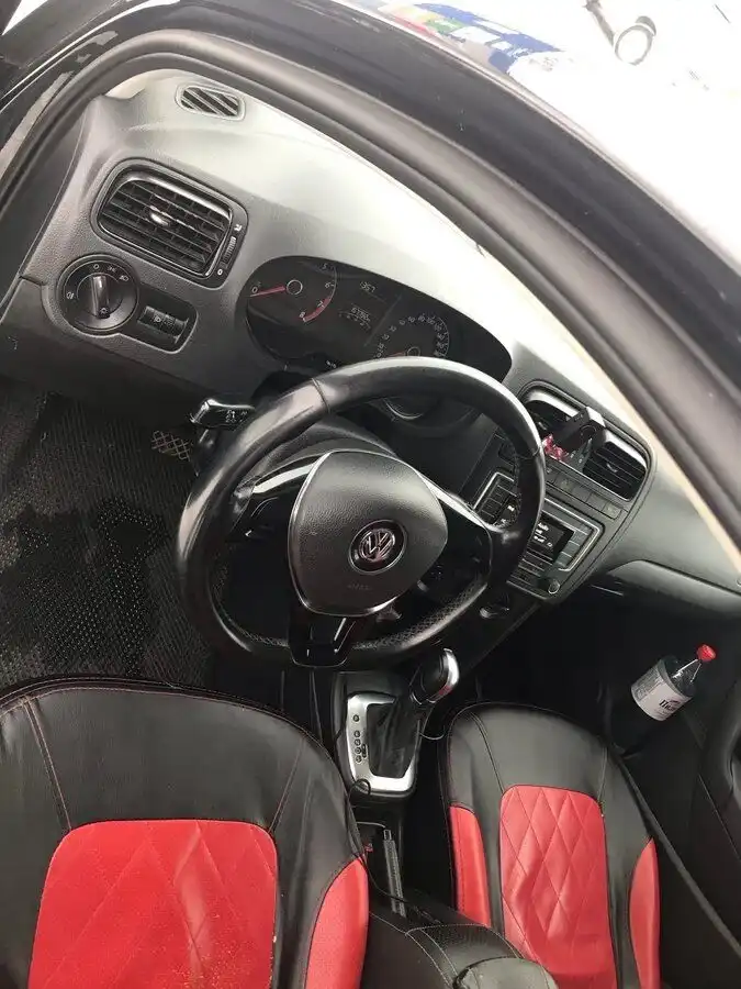 Фото автомобиля VOLKSWAGEN POLO, 2016 — госномер Х299ЕЕ116. Цвет: ЧЕРНЫЙ