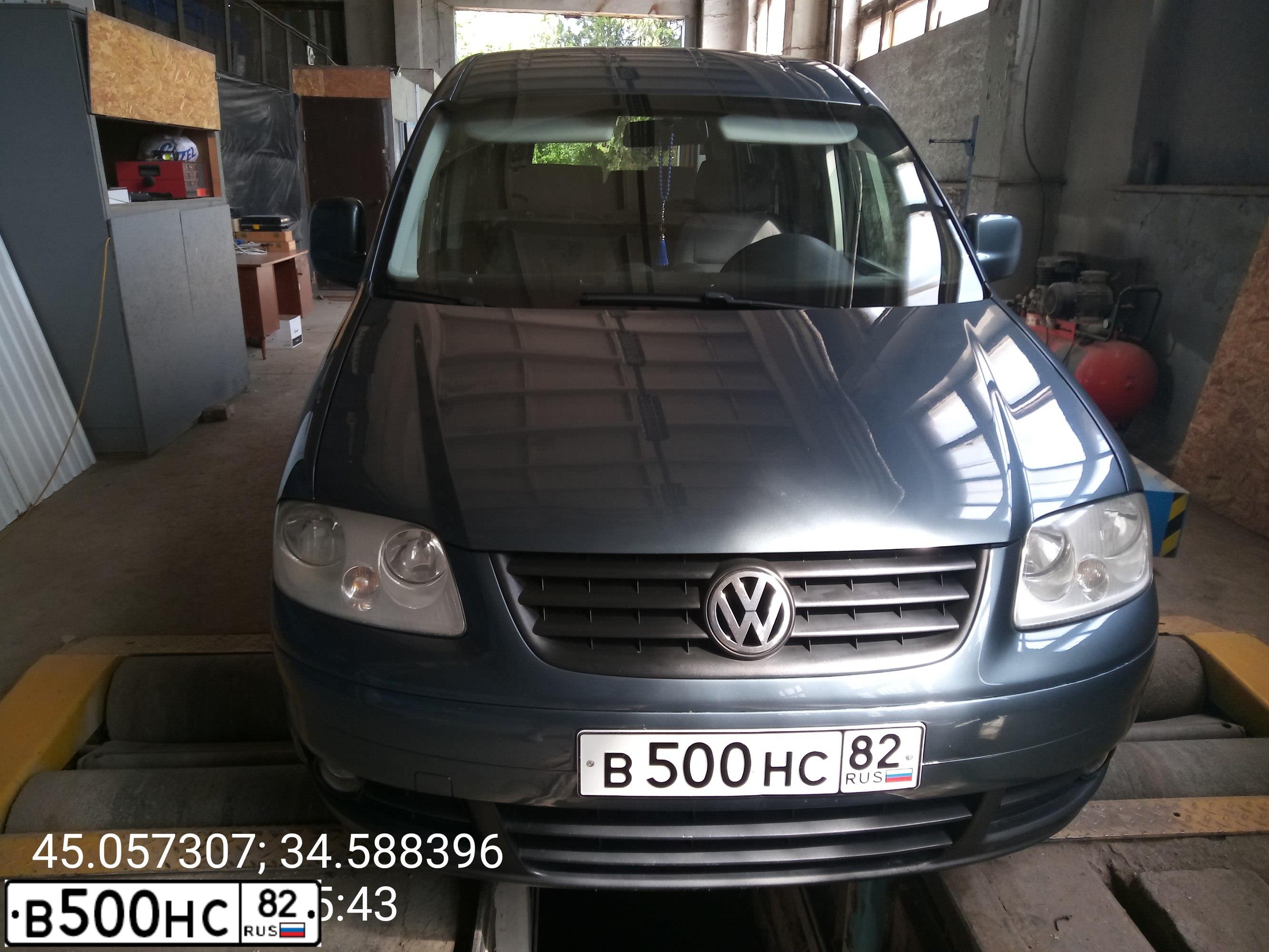 Фото автомобиля VOLKSWAGEN CADDY, 2008 — госномер В500НС82. Цвет: Серый
