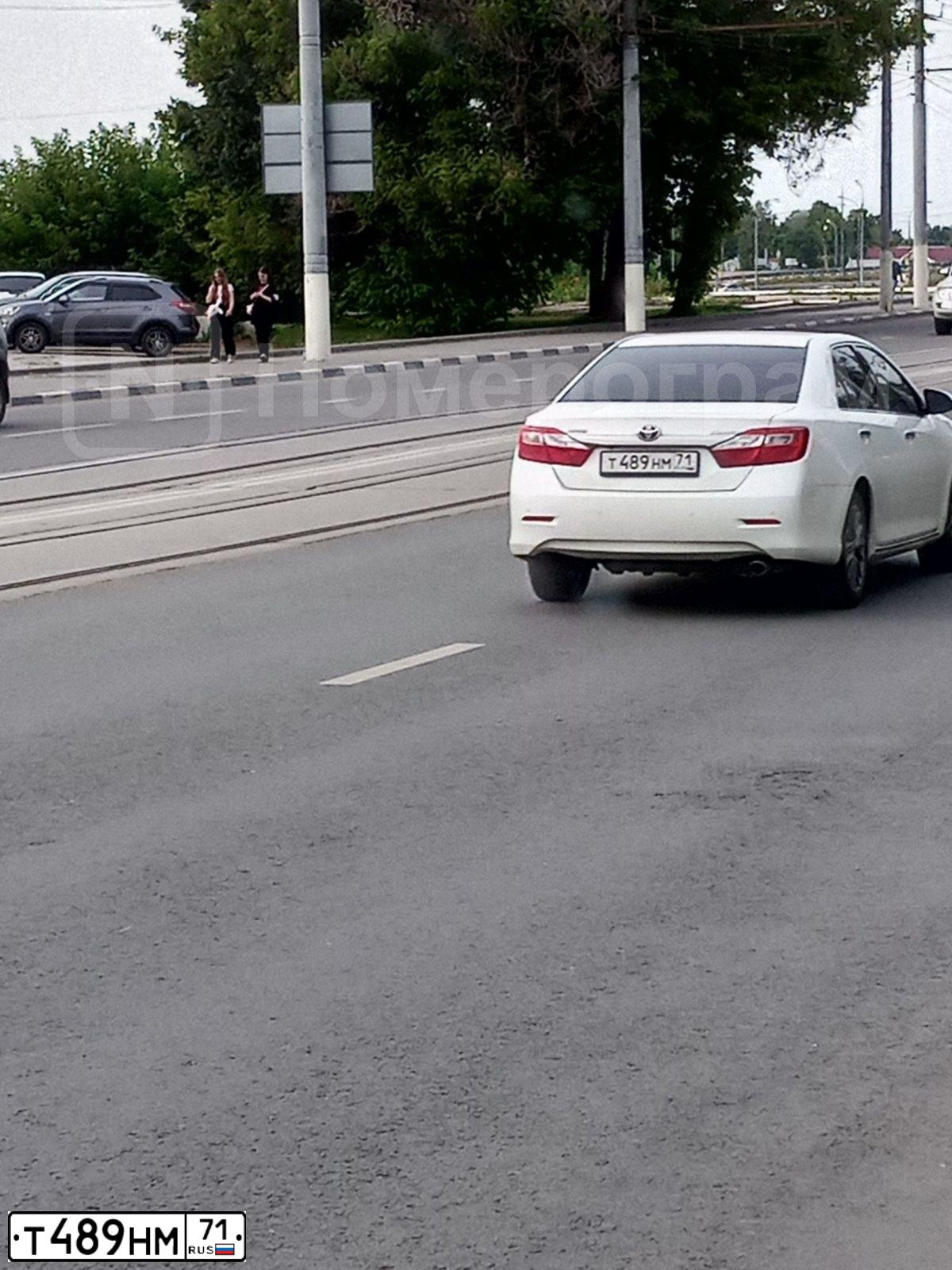 Фото автомобиля TOYOTA CAMRY, 2014 — госномер Т489НМ71. Цвет: БЕЛЫЙ ПЕРЛАМУТР